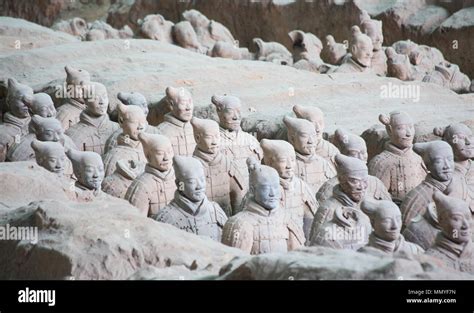  Das Mausoleum von Qin Shi Huang! Ein architektonisches Meisterwerk aus dem alten China.