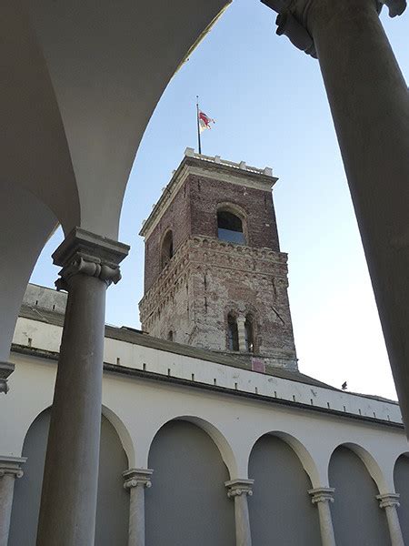 Der Palazzo Ducale: Ein Juwel gotischer Architektur und historische Pracht in Genua!