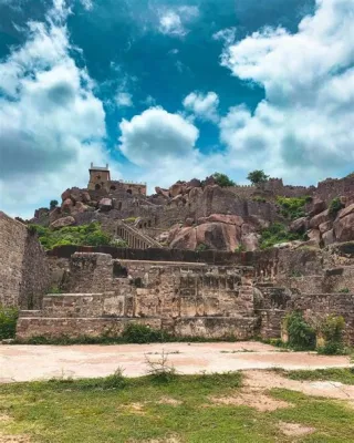  Das Golconda Fort: Ein faszinierendes historisches Juwel voller Geheimnisse und majestätischer Schönheit!