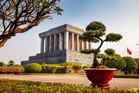  Das Ho-Chi-Minh-Mausoleum: Eine Reise durch die Geschichte Vietnams!