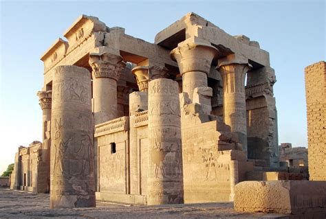 Der Kom Ombo Tempel - Ein majestätischer Ort der Götterverehrung und architektonischer Pracht!