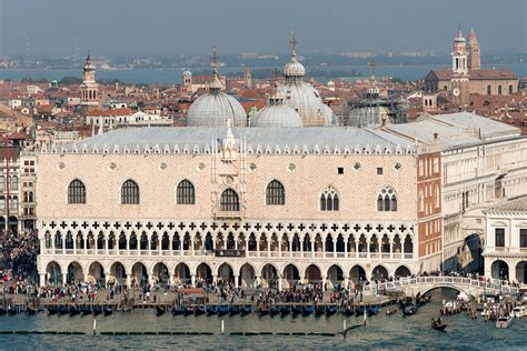 Der Palazzo Ducale: Ein Meisterwerk der venezianischen Architektur und Geschichte!