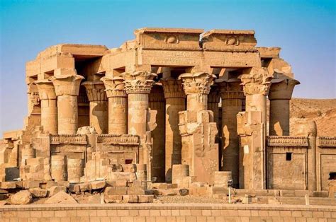 Die Tempel von Kom Ombo; Mystische Doppeldeutigkeit am Nilufer!