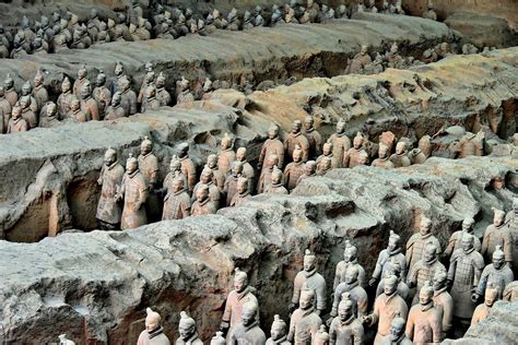 Die Mausoleum von Qin Shi Huang - Ein mystisches Fenster zur Vergangenheit Chinas!